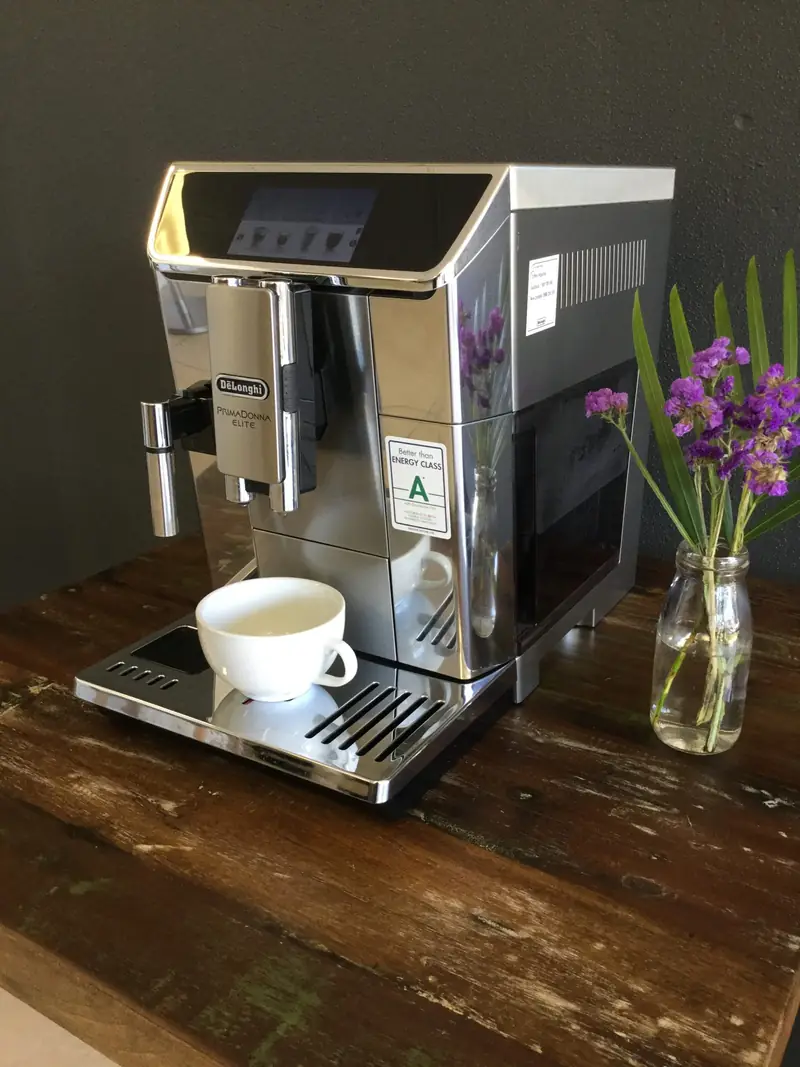 De’Longhi fully automatic coffee machine with a cup